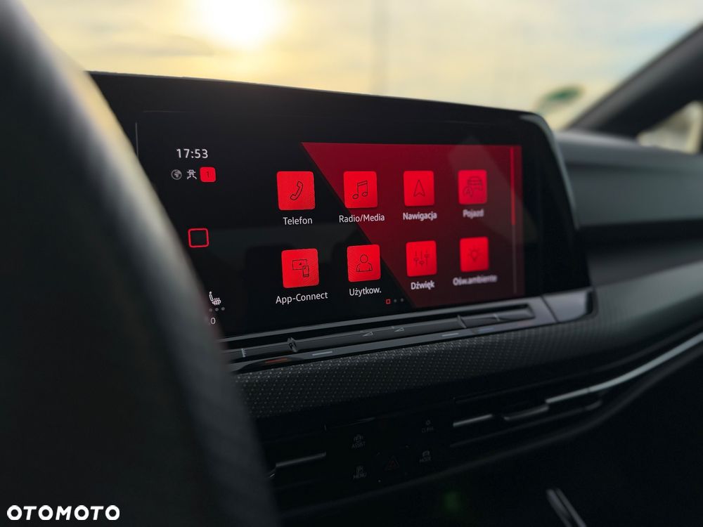 Volkswagen Golf - 8