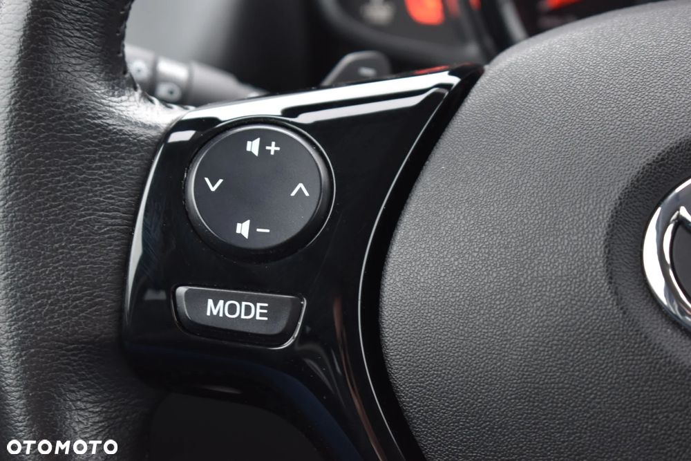 Toyota Aygo x.shift x-play connect - 27