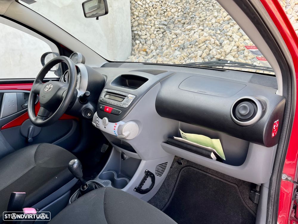 Toyota Aygo 1.0 Red Edition - 25