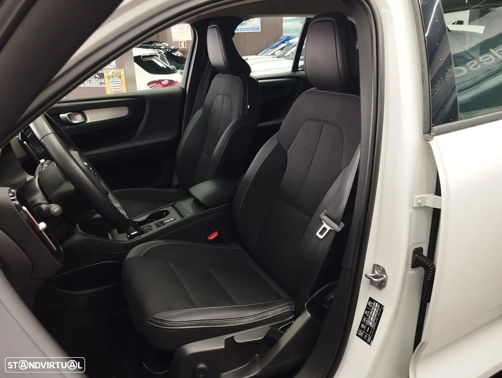 Volvo XC 40 2.0 D4 Momentum Plus AWD - 17