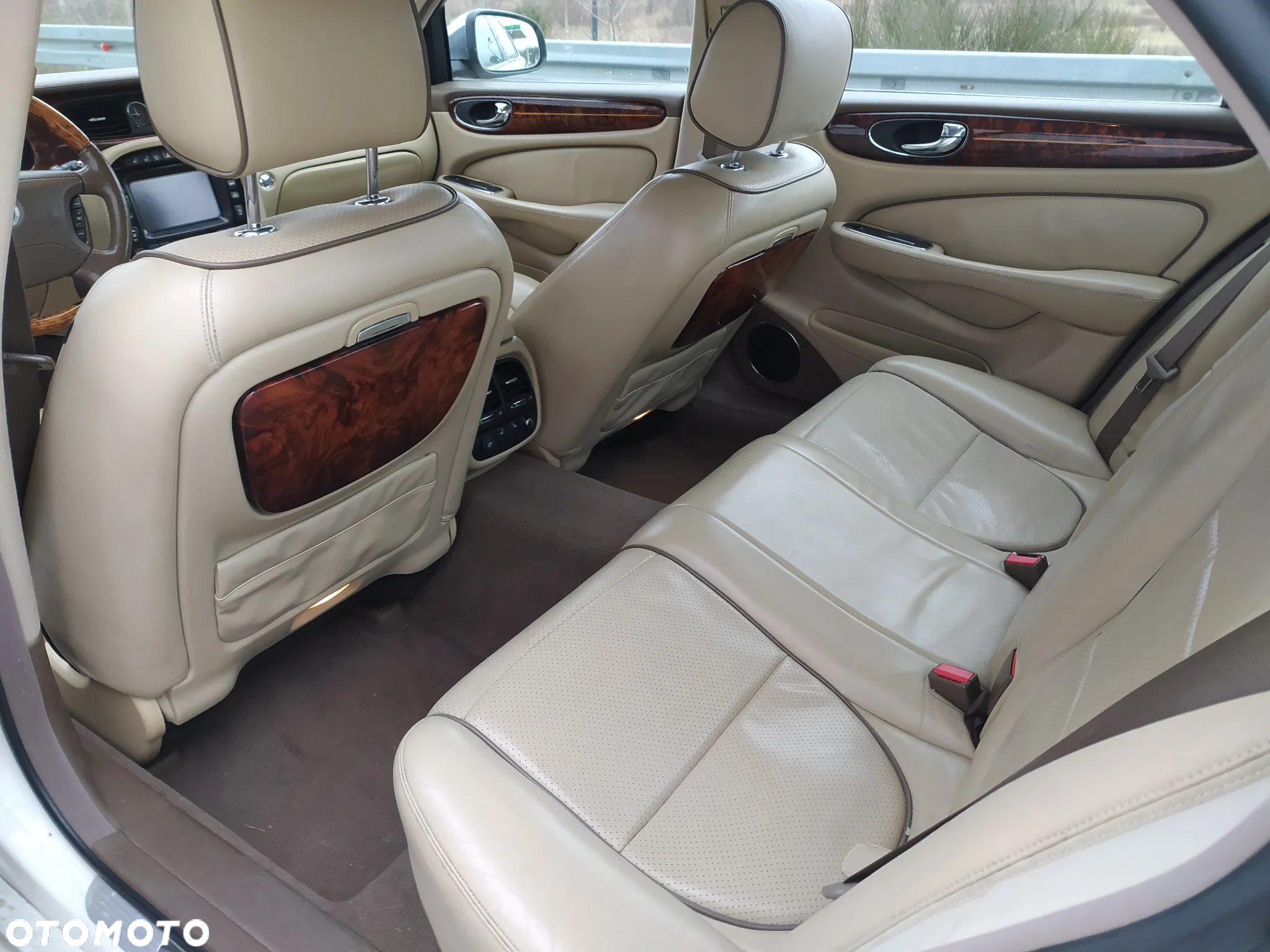Jaguar XJ - 25