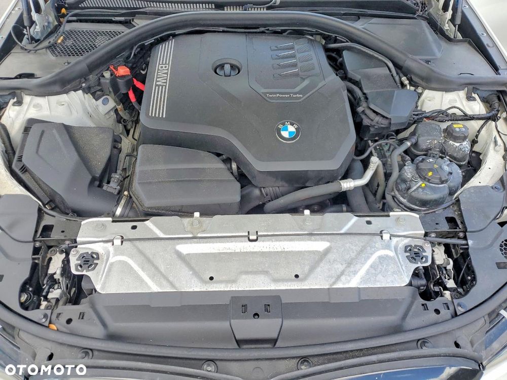 BMW Seria 3 330i - 12