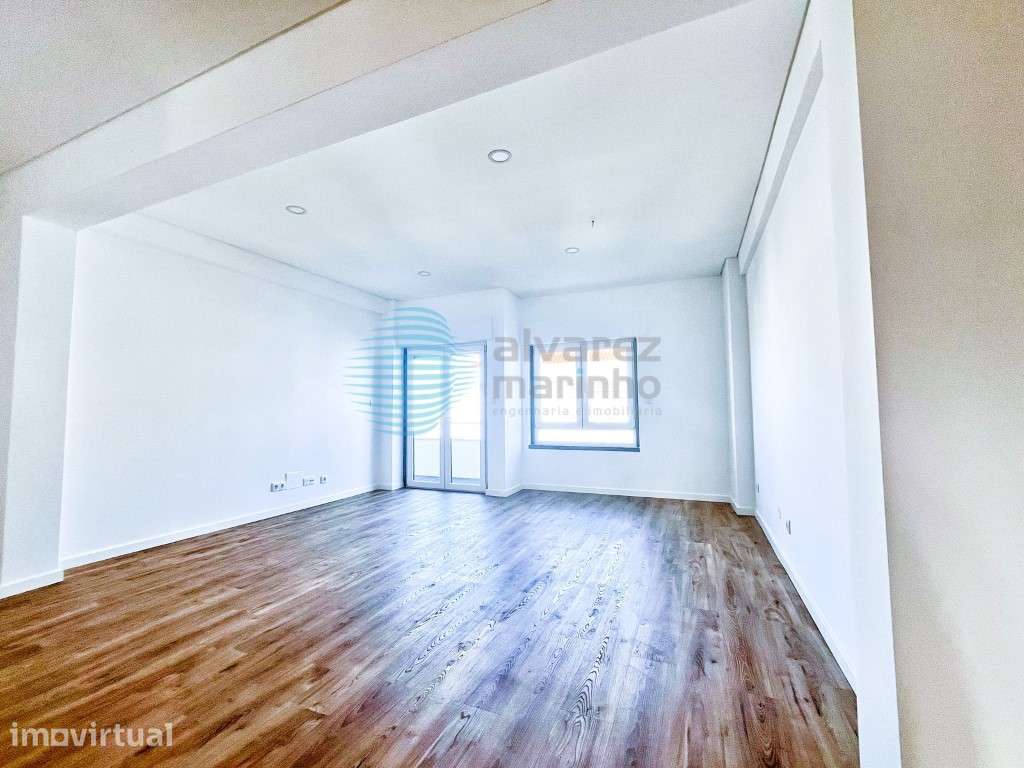 Apartamento T2 com Vista Mar, Garagem e Totalmente Remodelado - Grande imagem: 4/30