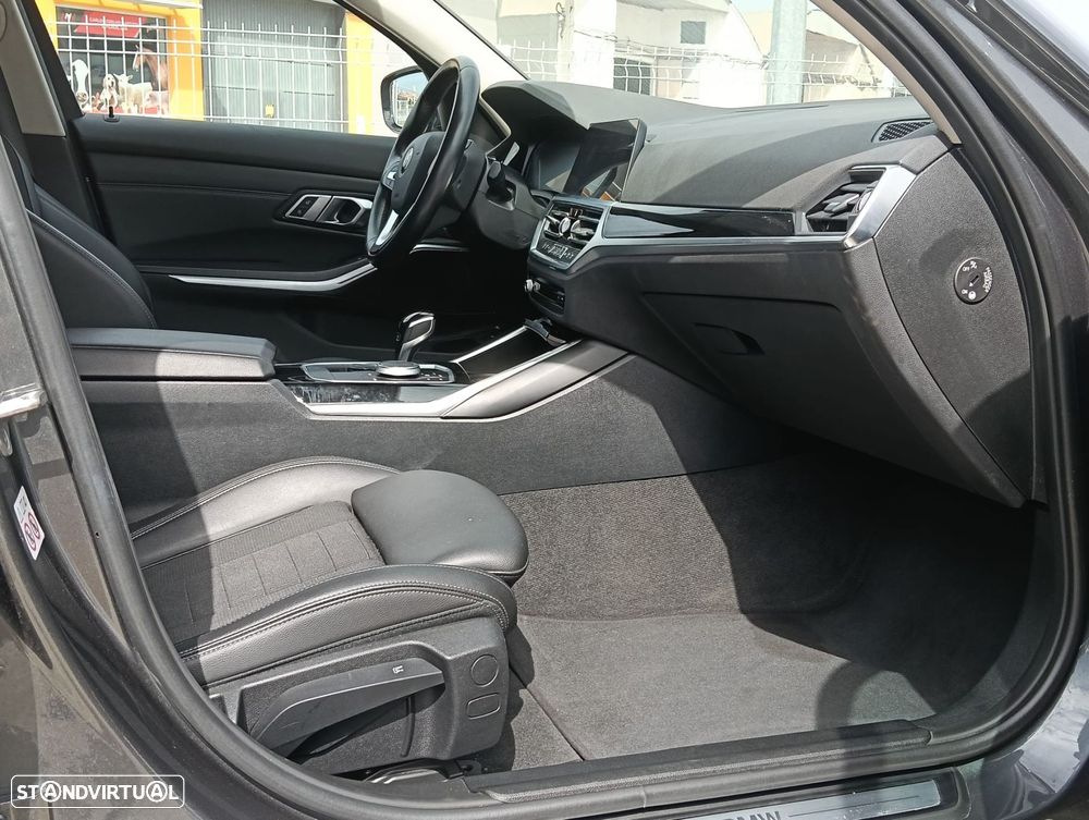 BMW 318 d Touring Auto - 29