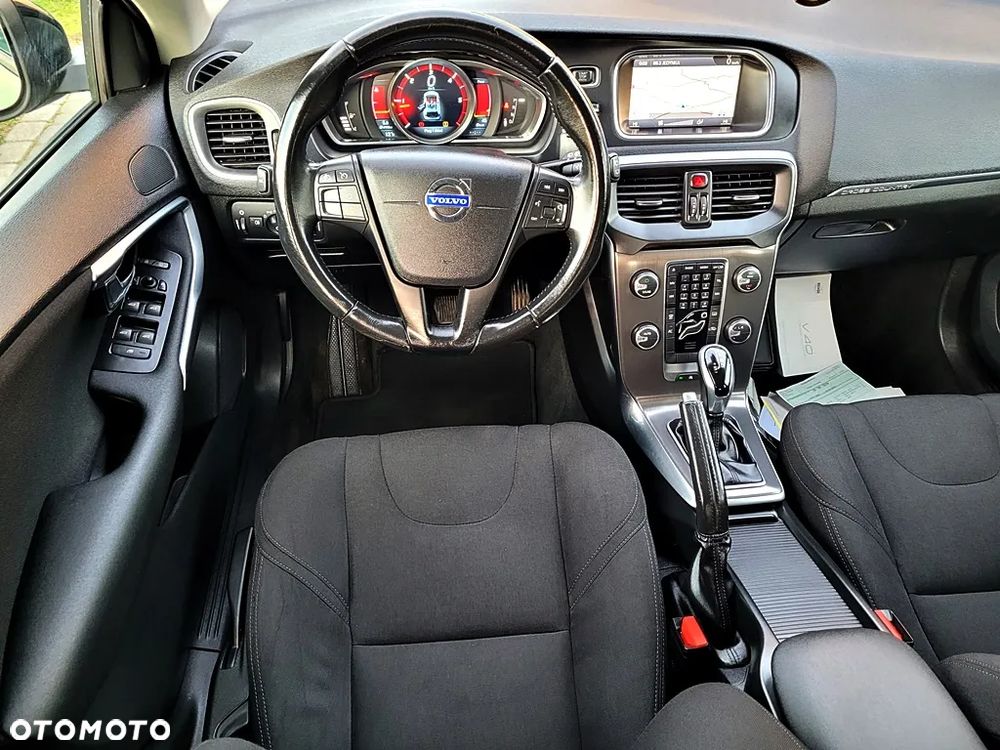 Volvo V40 Cross Country D2 Momentum - 20