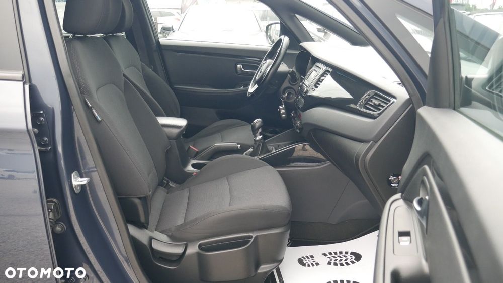 Kia Carens - 17