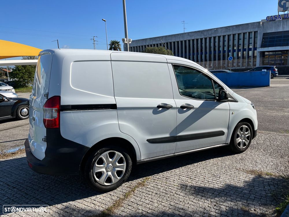 Ford Transit Courier - 10
