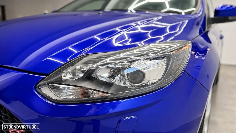 Ford Focus 2.0 EcoBoost ST c/ Pack Pele Desportiva - 7