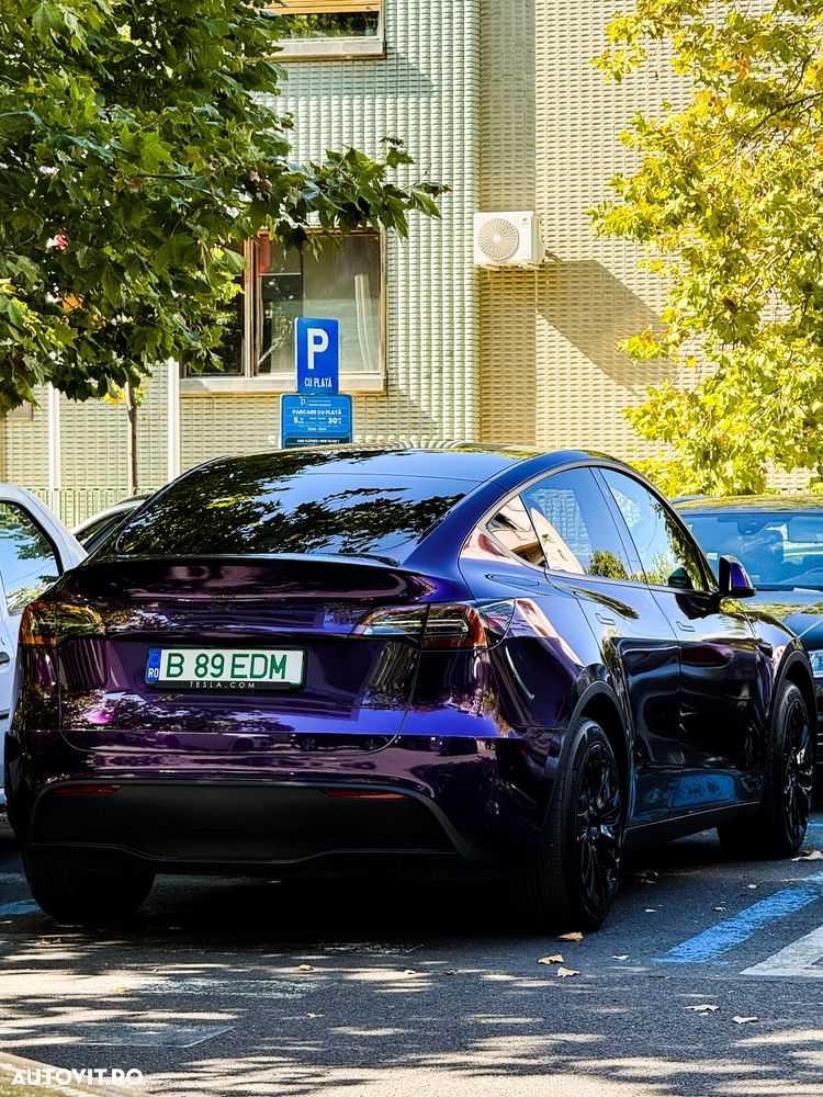 Tesla Model Y - 3