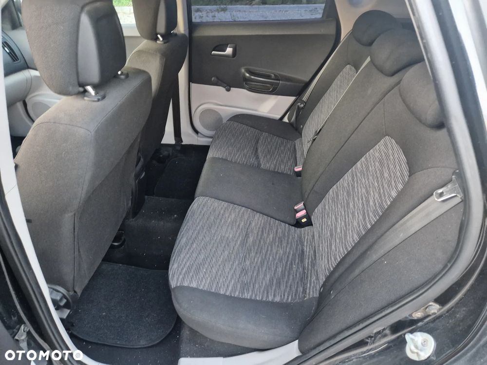 Kia Ceed - 9