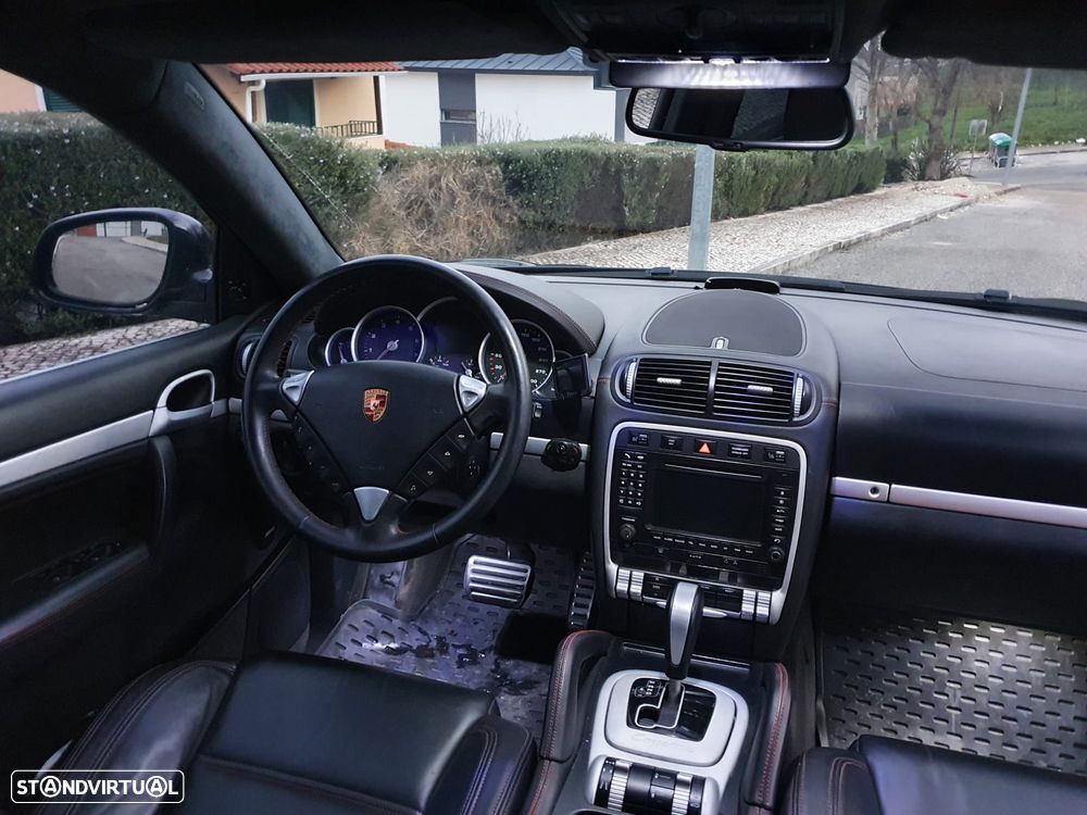 Porsche Cayenne Turbo - 8