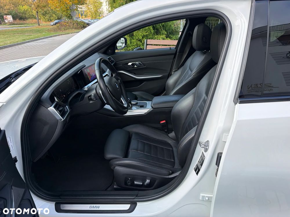 BMW Seria 3 330i Sport Line sport - 11