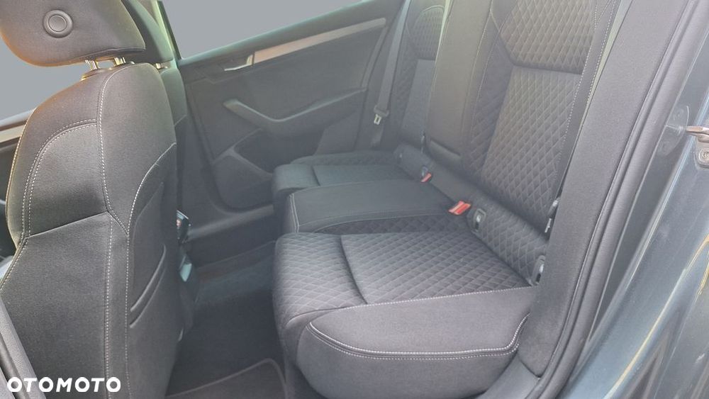 Skoda Superb 2.0 TDI SCR Style DSG - 9