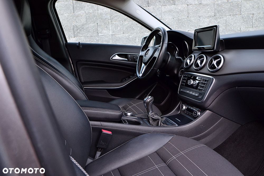 Mercedes-Benz GLA 200 Urban - 15