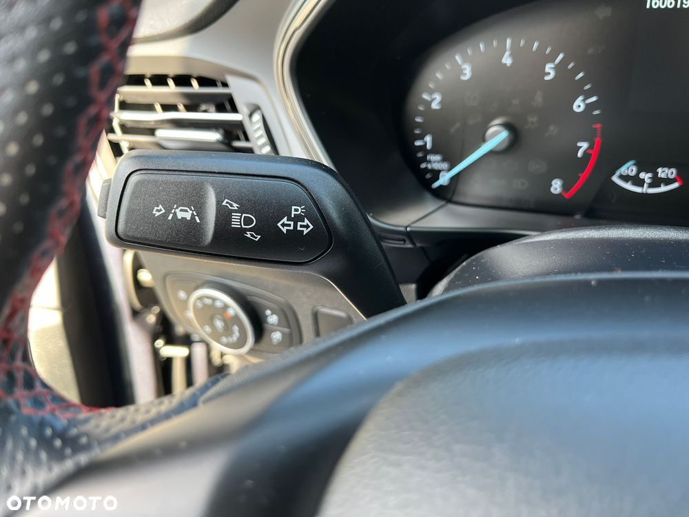 Ford Focus SW 1.5 EcoBoost S&S ST-LINE - 12