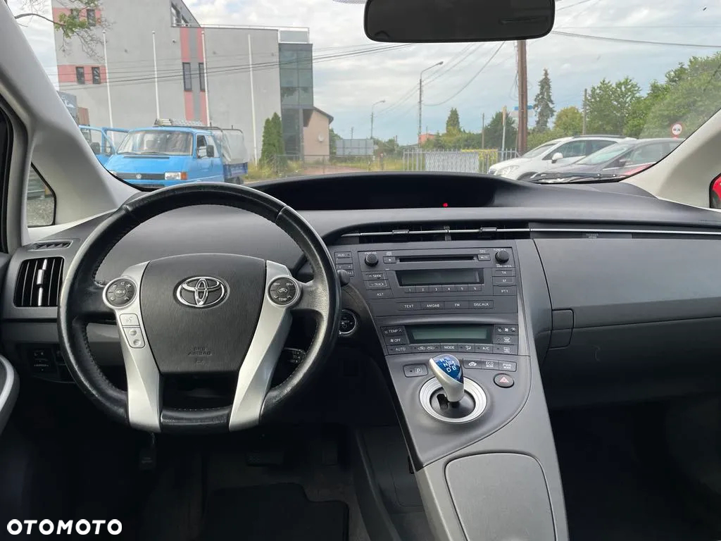 Toyota Prius (Hybrid) Executive - 21