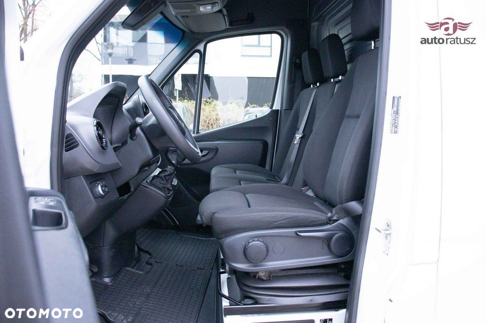Mercedes-Benz Sprinter - 26
