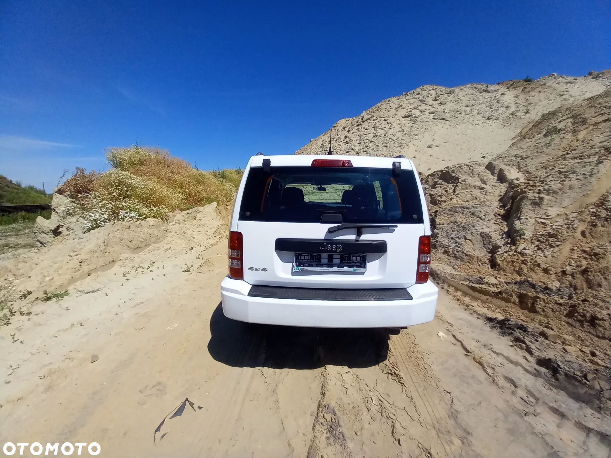 Jeep Liberty - 32