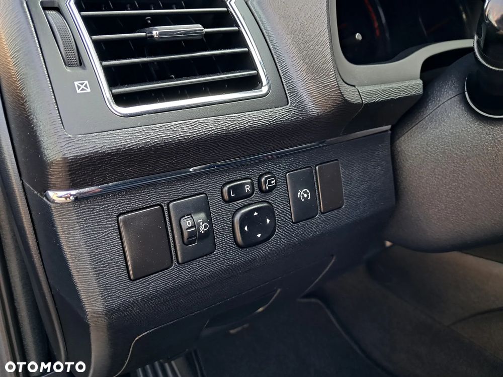 Toyota Avensis 2.0 D-4D Executive - 27