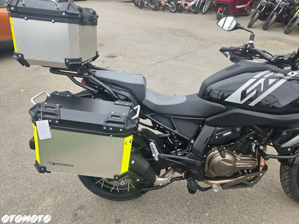 QJMOTOR SRT 600SX - 10