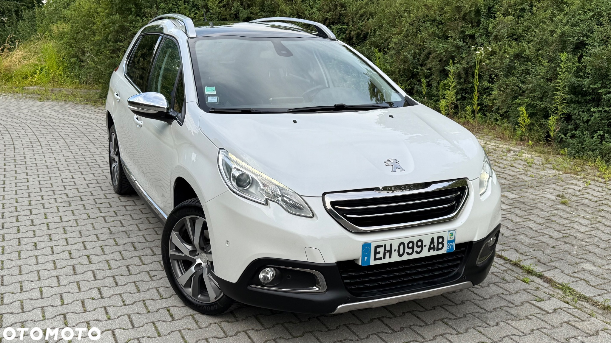 Peugeot 2008 1.6 BlueHDi Allure S&S - 10