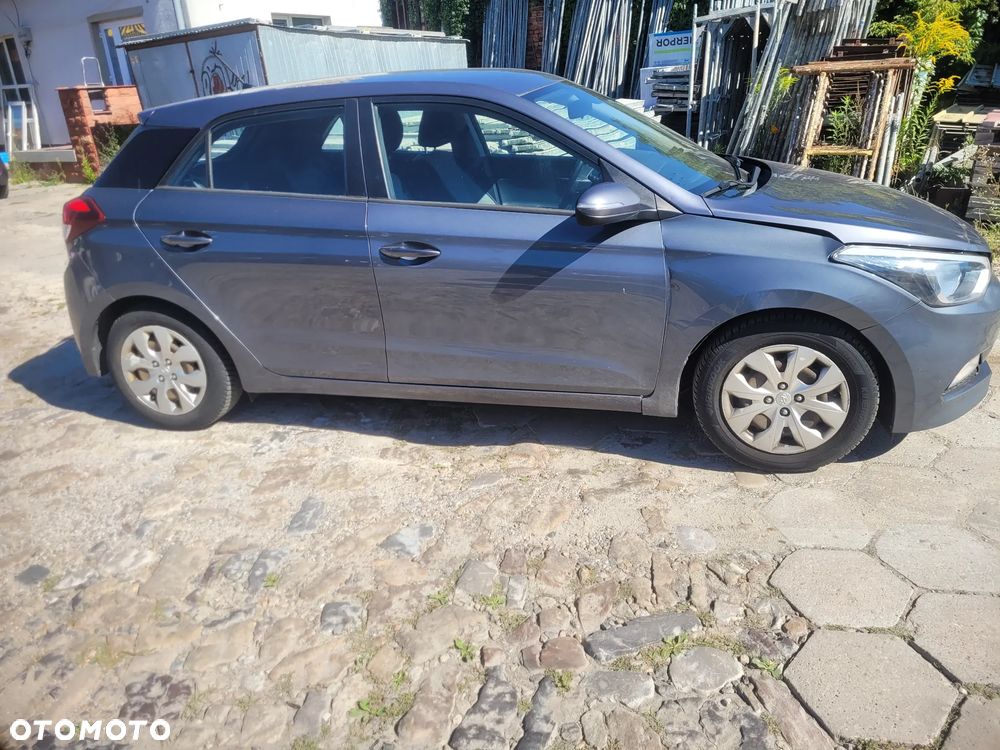 Hyundai i20 blue 1.2 YES Silver - 12