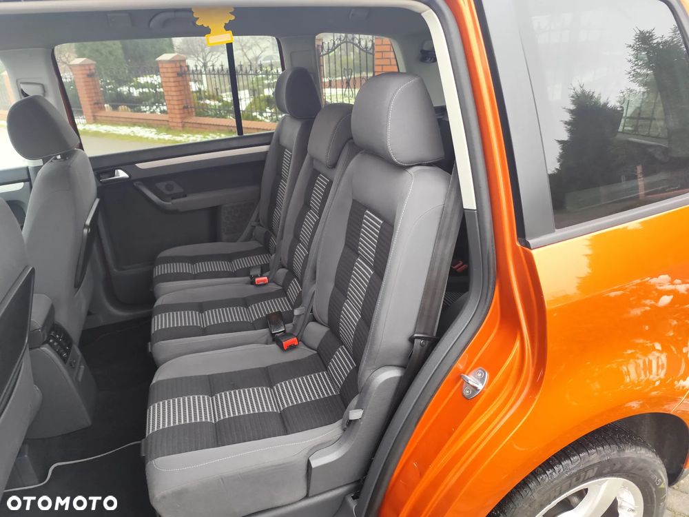 Volkswagen Touran 2.0 TDI Trendline DSG - 13