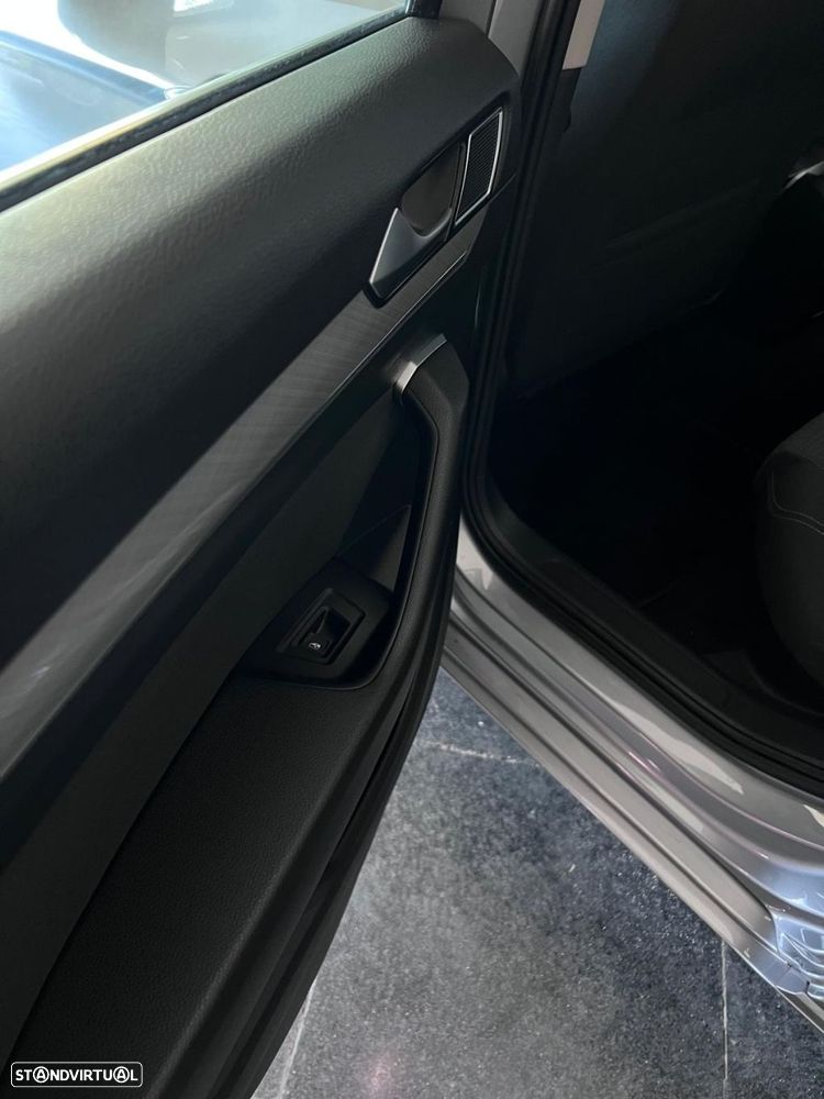 VW Passat 1.6 TDI Highline DSG - 17