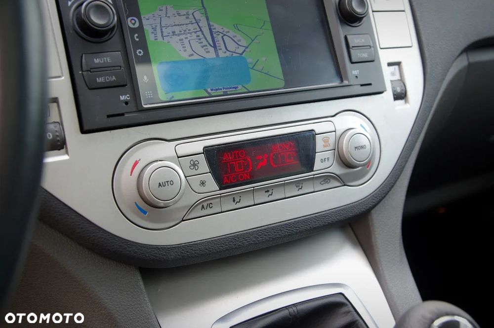 Ford Kuga 2.0 TDCi 2x4 Titanium - 39