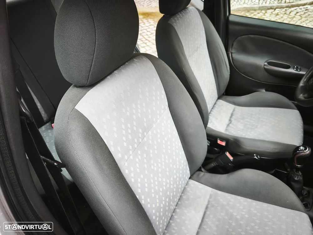 Ford Fiesta 1.8 TDdi Techno - 14