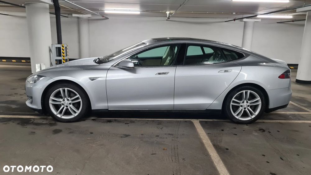 Tesla Model S 85 - 5