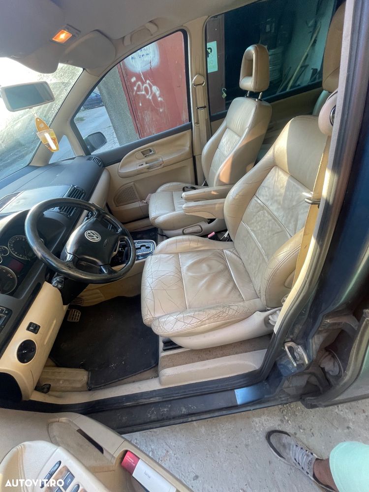 Volkswagen Sharan 1.9 TDI Highline Aut - 2