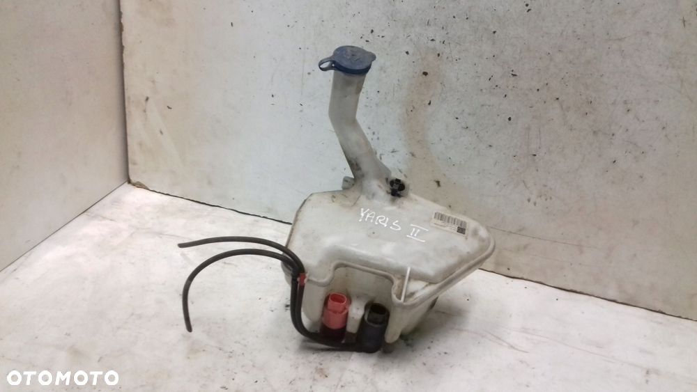 zbiorniczek spryskiwaczy 853100d060 toyota yaris ii 05- - 1