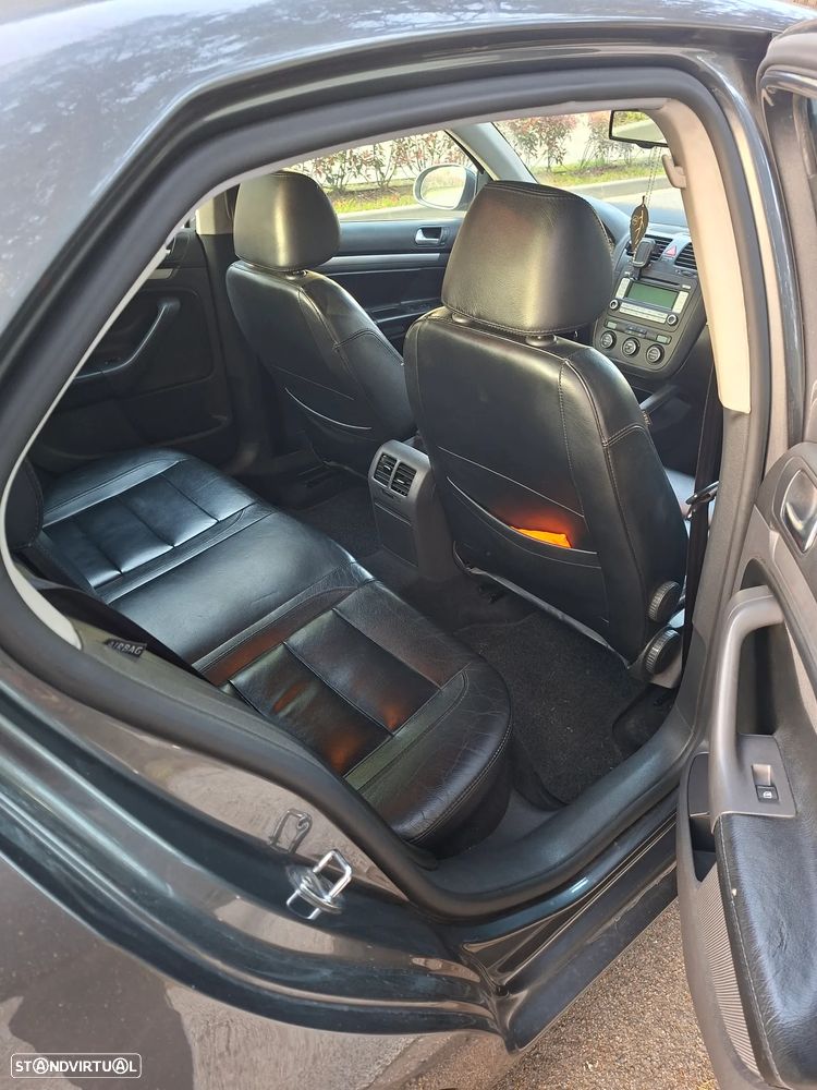 VW Jetta 1.9 TDi Trendline - 11