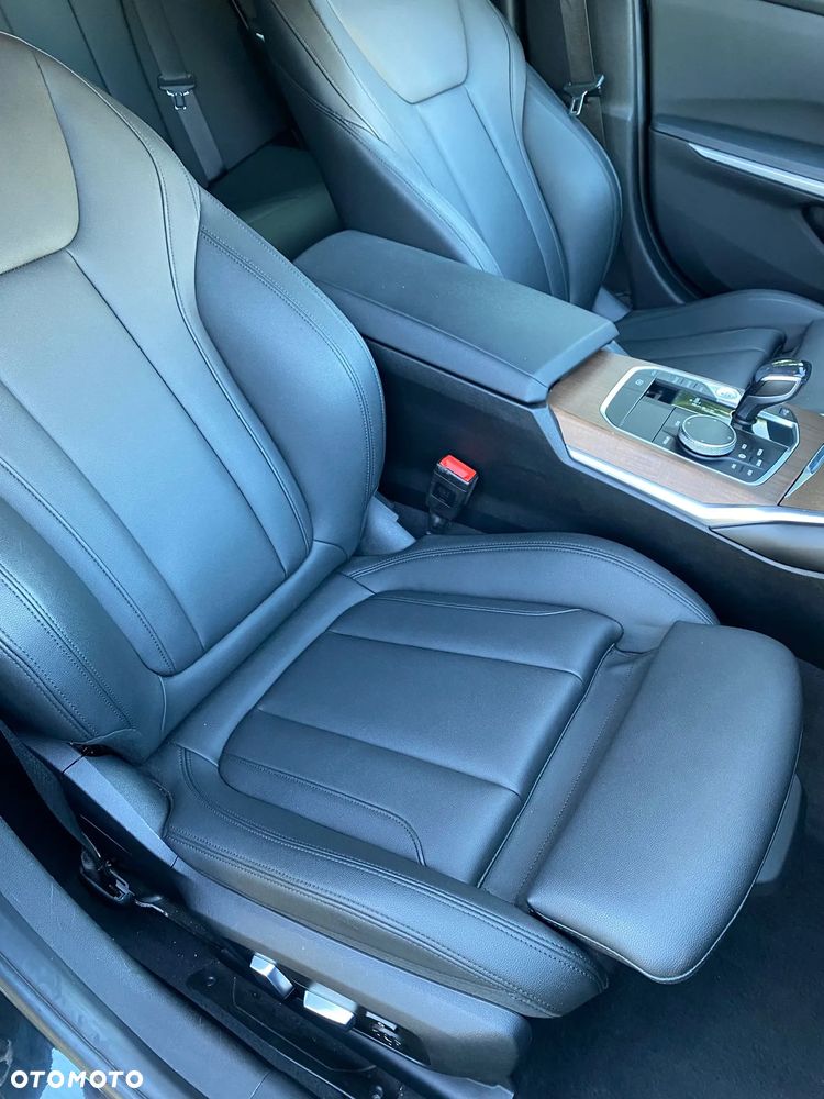 BMW Seria 3 330i M Sport - 23