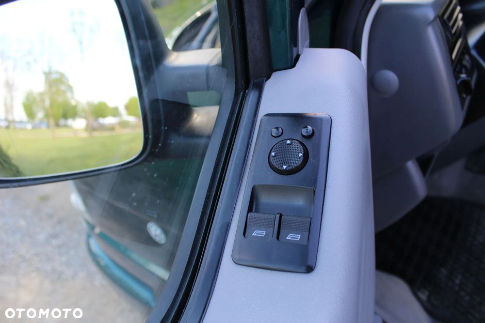 Volkswagen Caravelle GL - 36