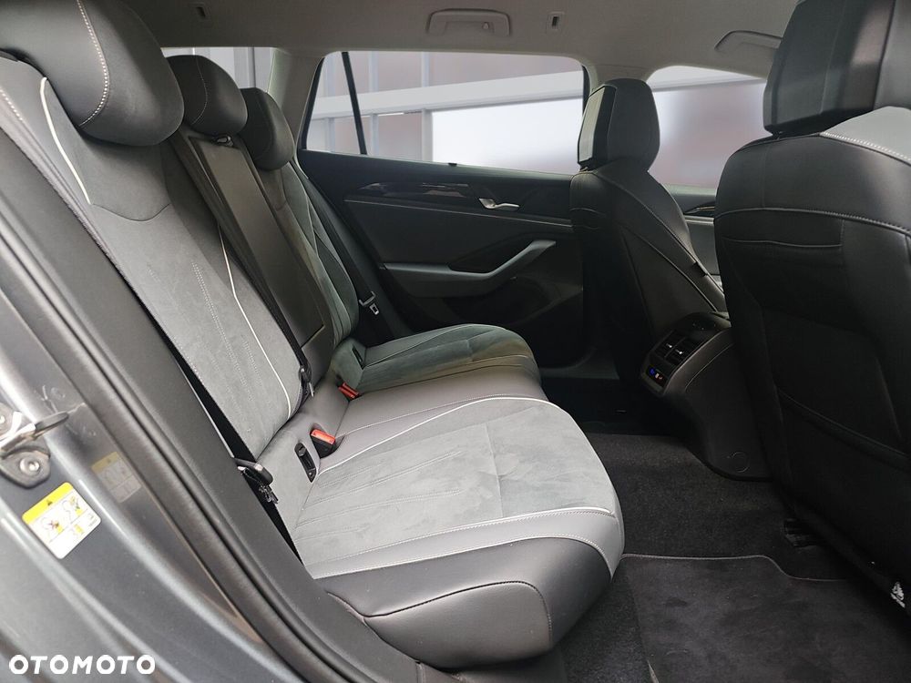 Volkswagen Passat - 12