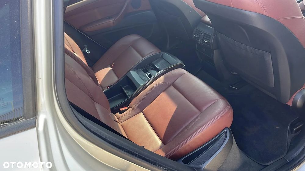 BMW X6 xDrive35i Performance M Paket - 10
