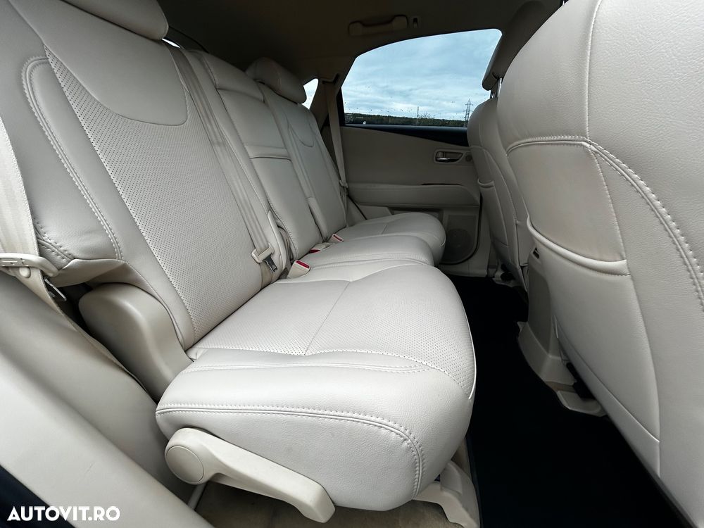 Lexus Seria RX - 17