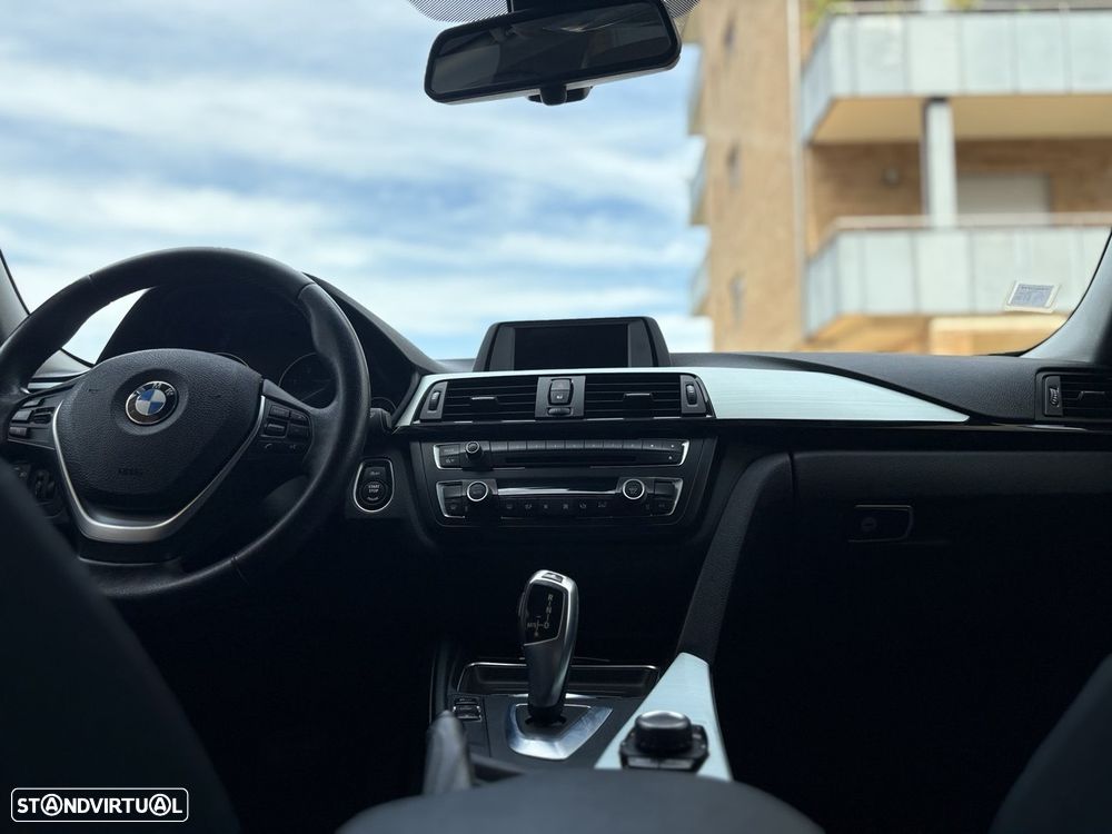 BMW 318 d Auto Line Sport - 15