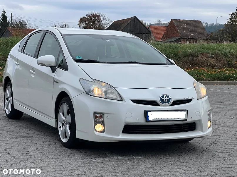 Toyota Prius (Hybrid) Executive - 11