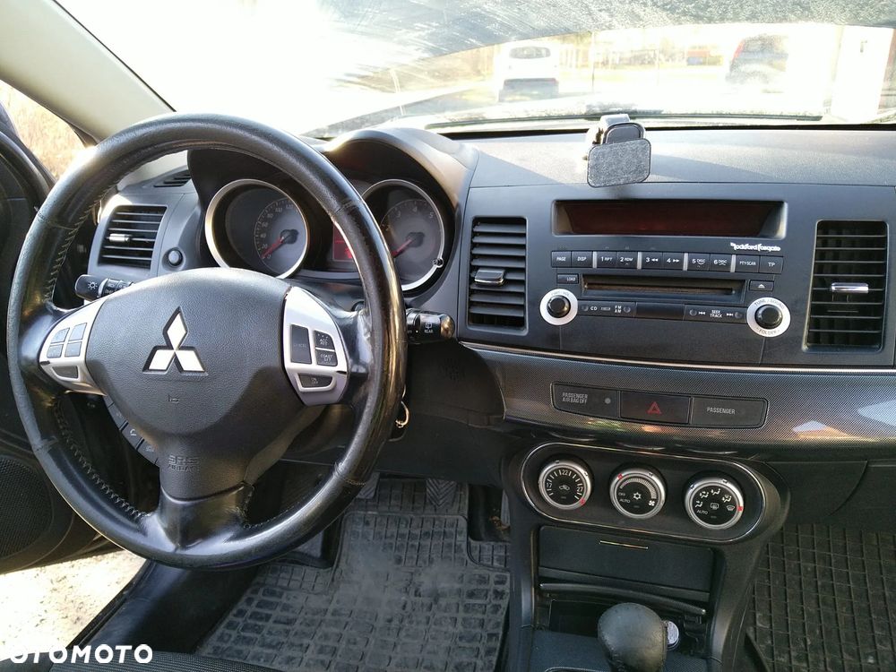 Mitsubishi Lancer - 7