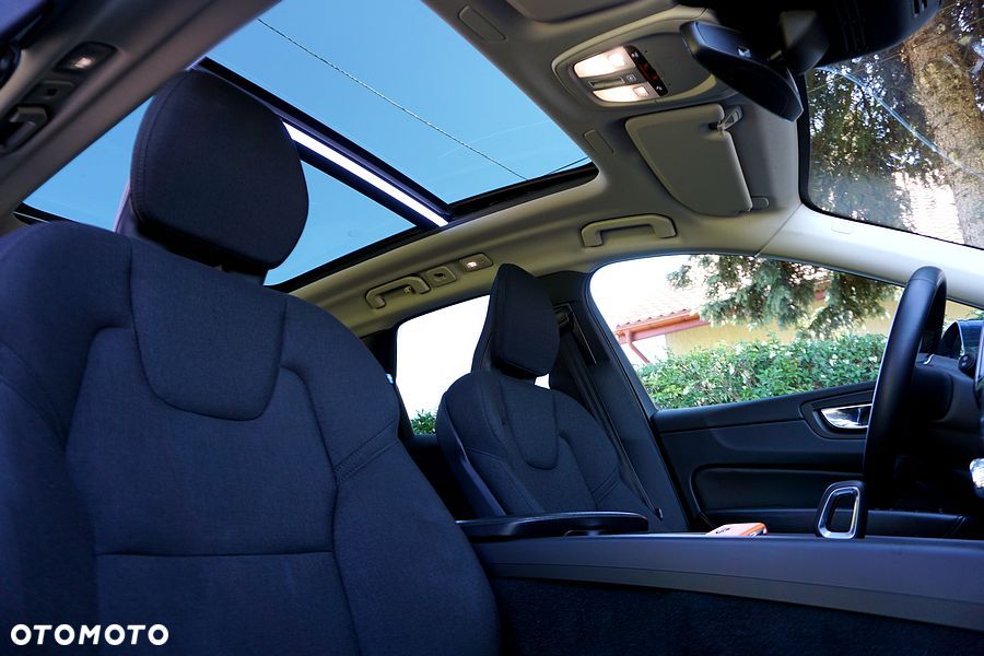 Volvo XC 60 B4 D Geartronic Momentum Pro - 28