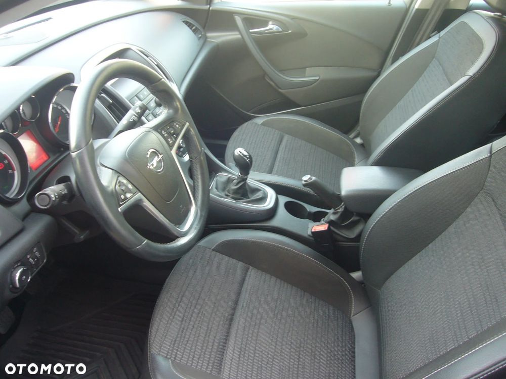 Opel Astra 1.4 T Enjoy - 11