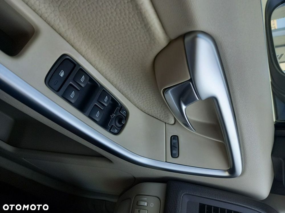 Volvo XC 60 D3 R Design - 38