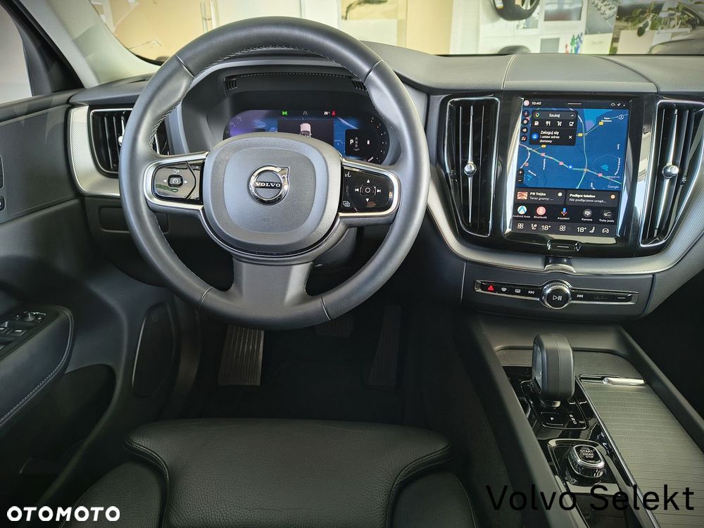 Volvo XC 60 B4 D Plus Dark - 24