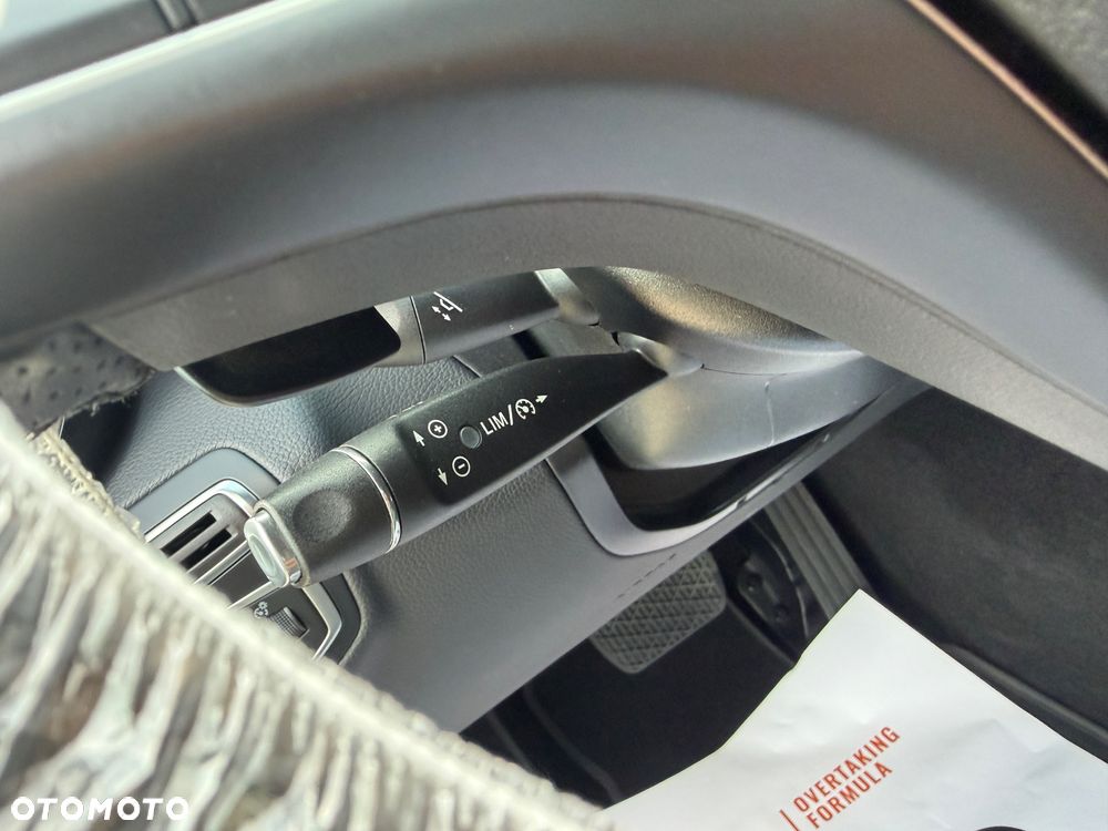 Mercedes-Benz Klasa C 200 9G-TRONIC - 34