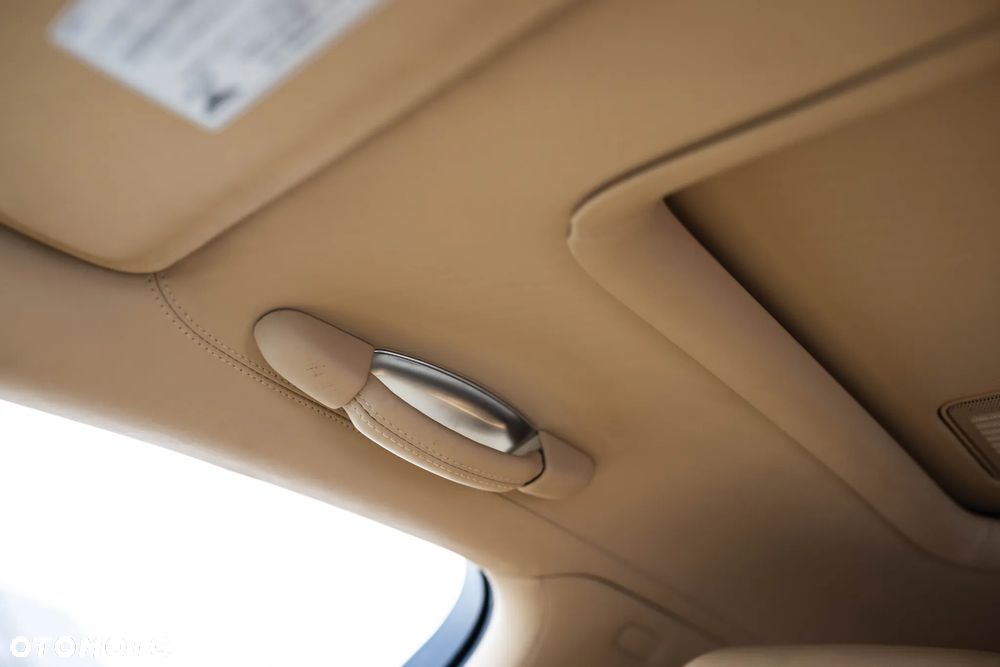 Bentley Flying Spur - 36