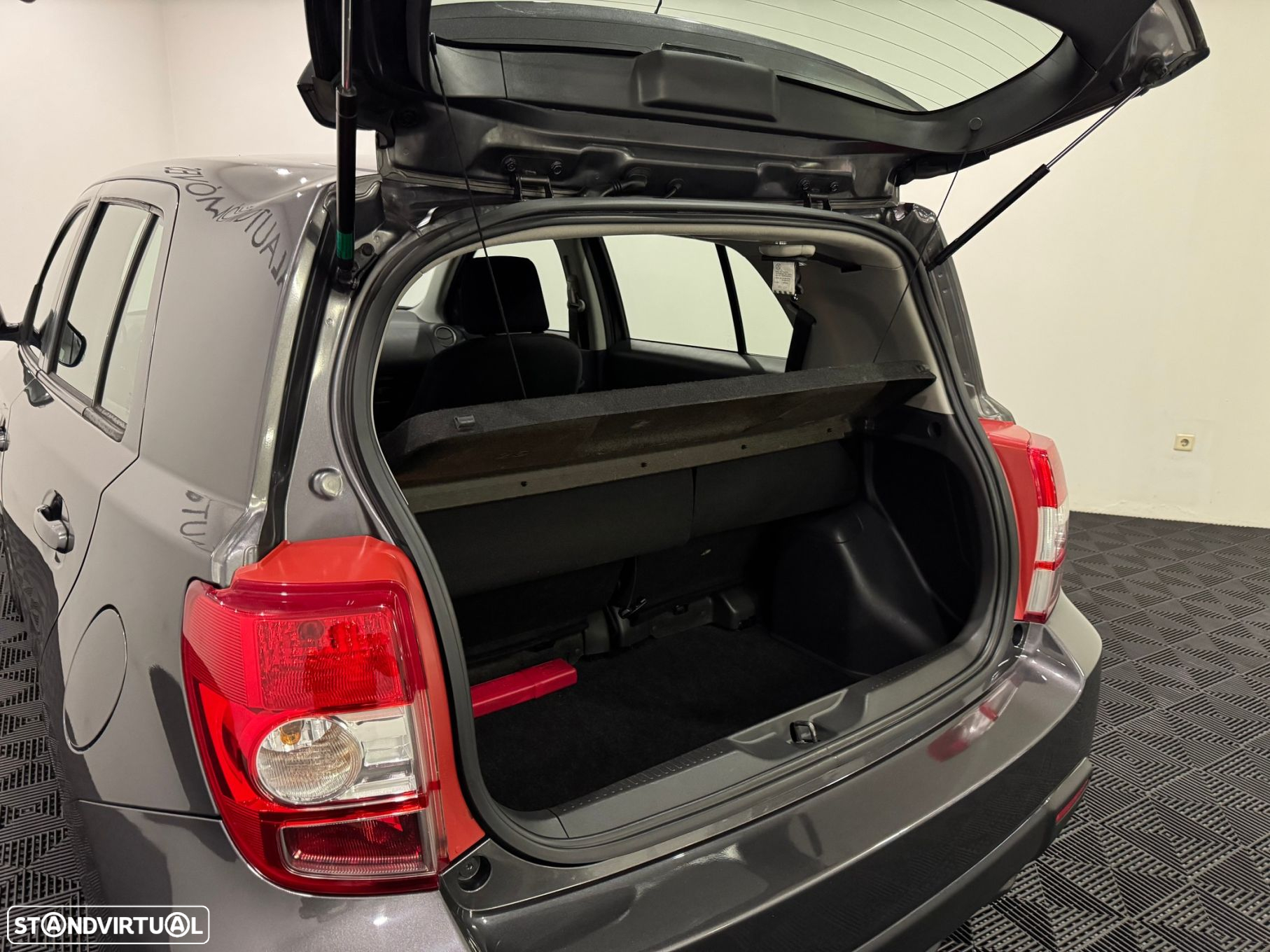 Toyota Urban Cruiser 1.33 VVT-i Sol - 45
