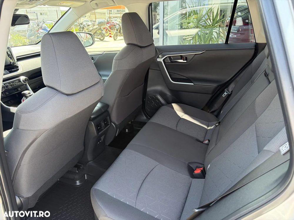 Toyota RAV4 - 10